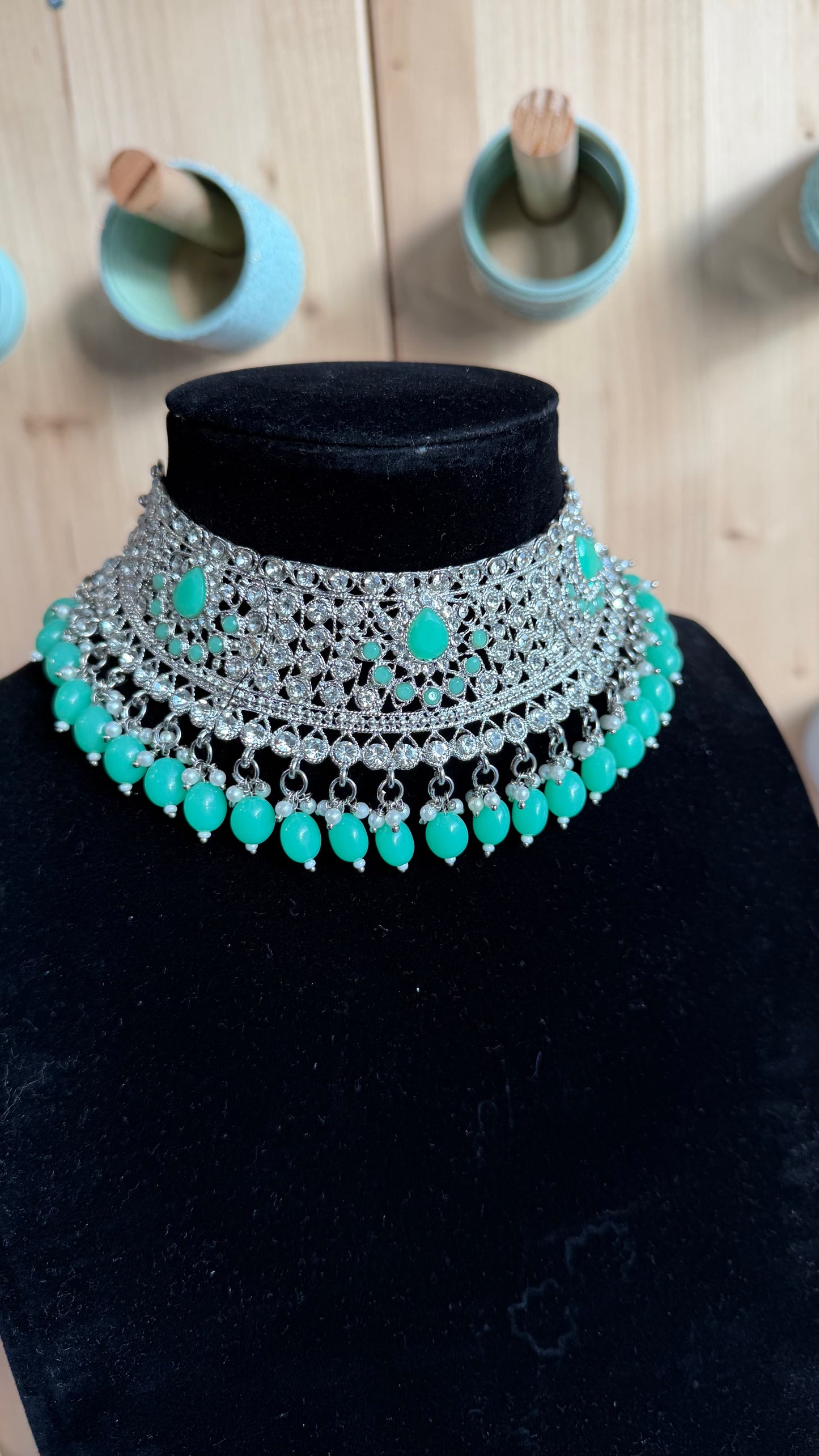 Mintgroene Indiase Choker Set met Jhumka Oorbellen – Luxe Feest Sieraden