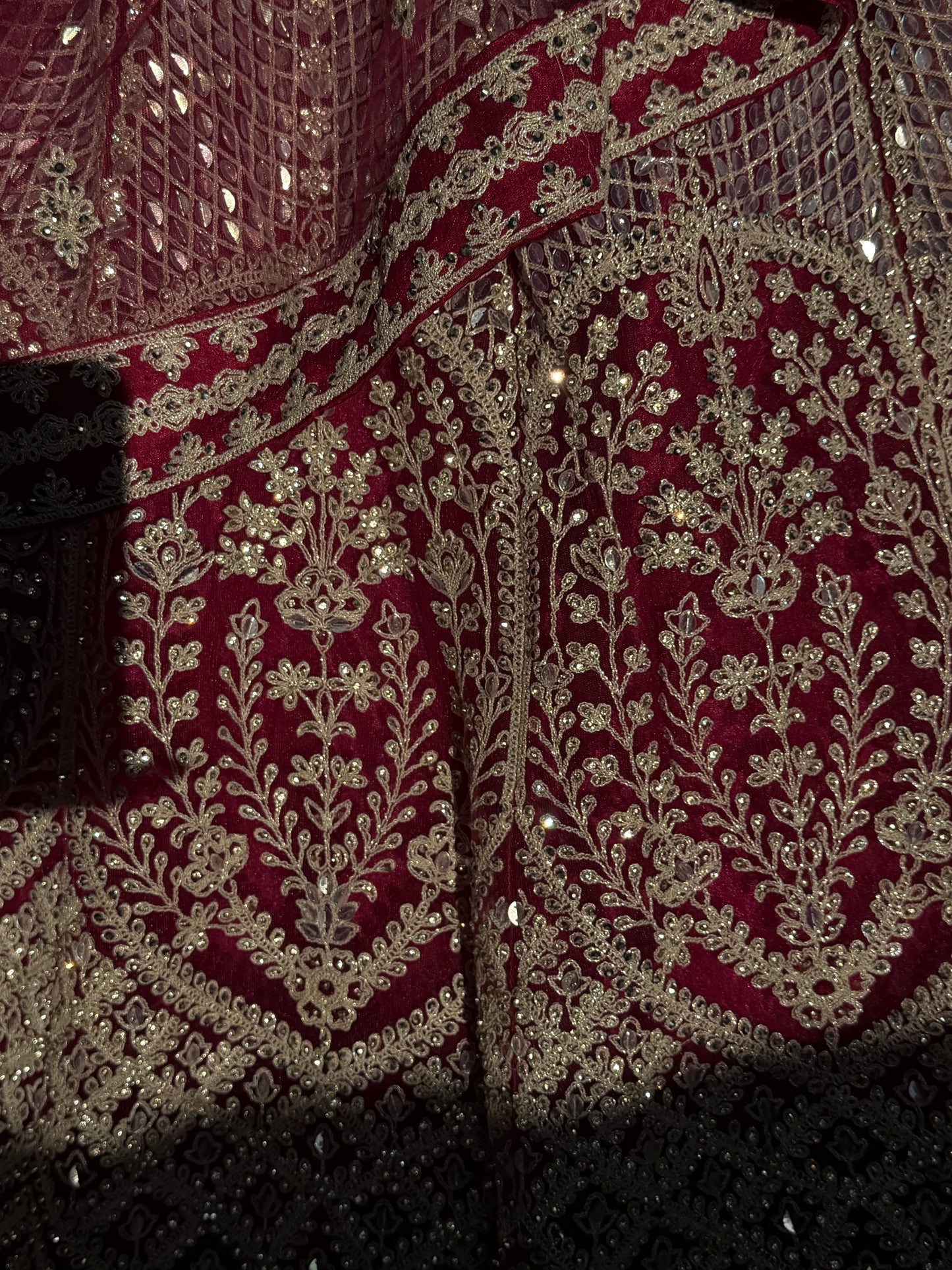 Fuchsia Lehenga met Zilver Borduurwerk