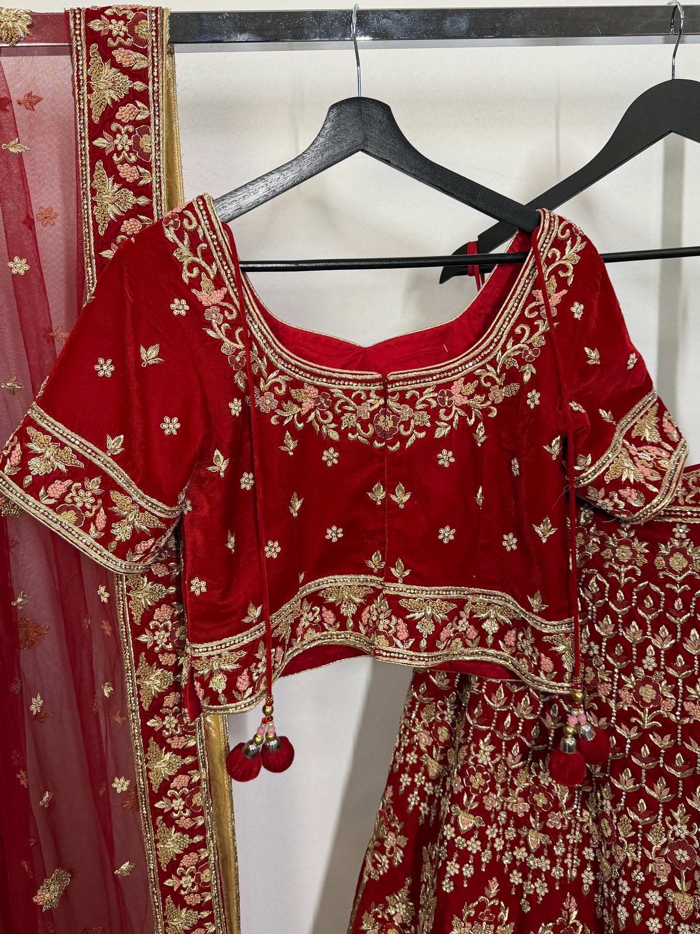 Dieprode Velvet Bridal Lehenga