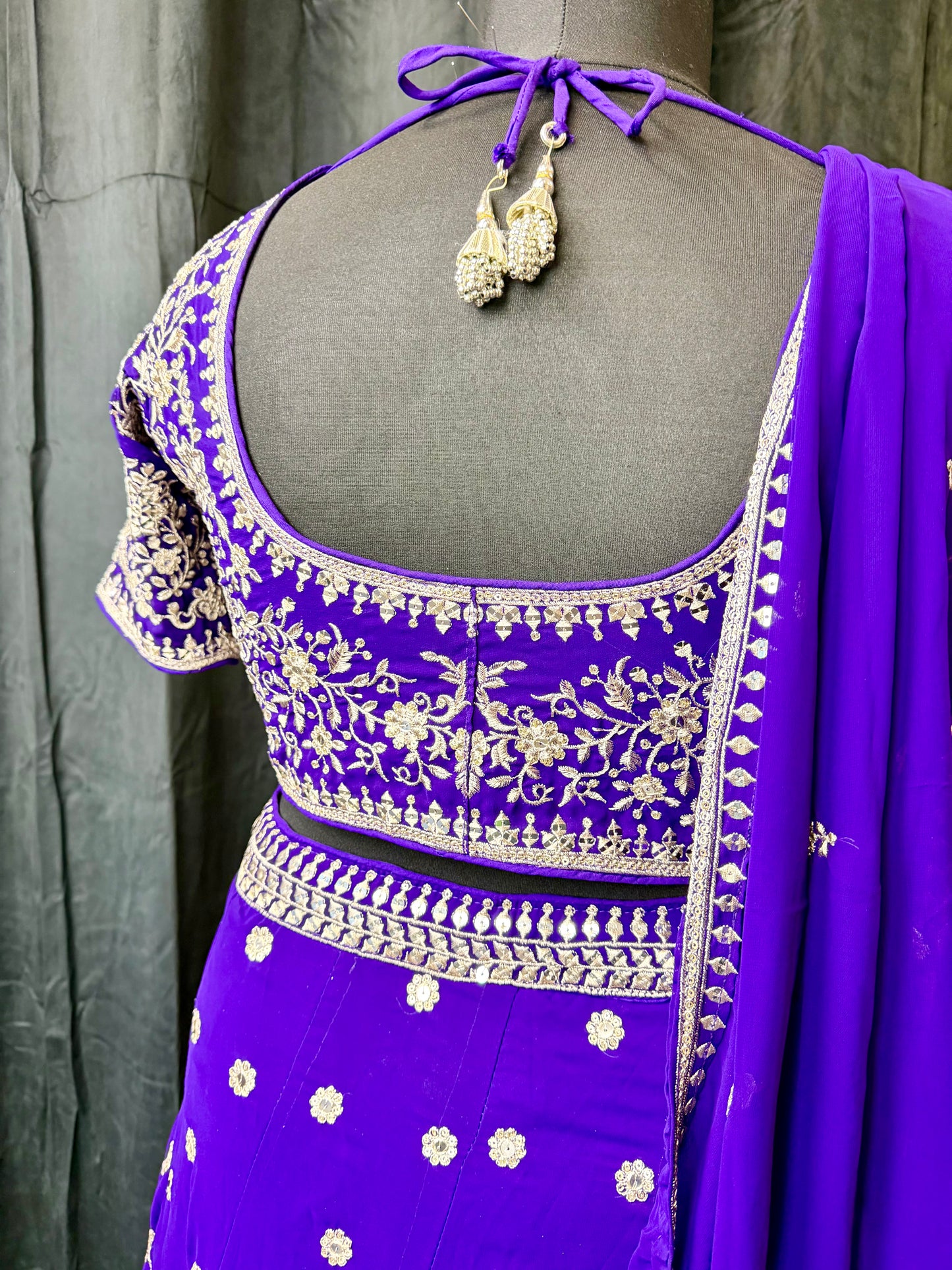 Royal Purple Zari Lehenga – Maat 46