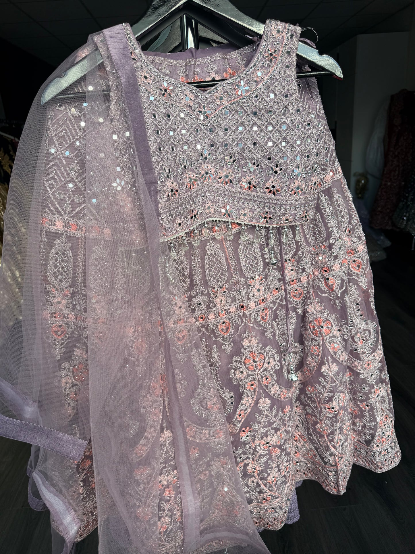 Lila Lehenga met Spiegelwerk