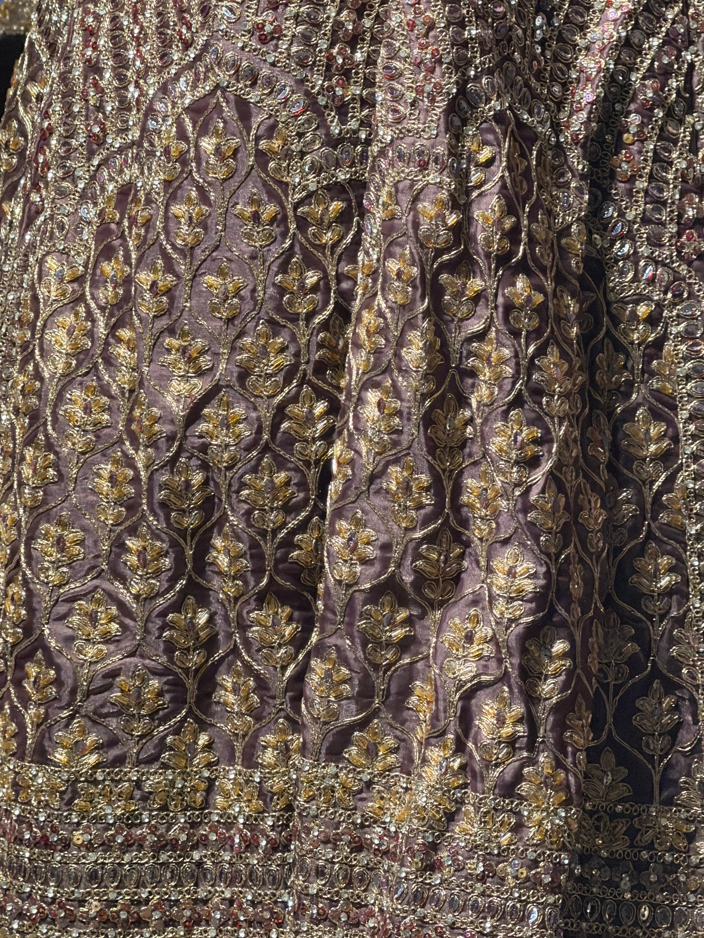 Luxe Designer Lehenga Set – Volledig Handgeborduurd met Steentjes | Off-Shoulder Choli & Dupatta