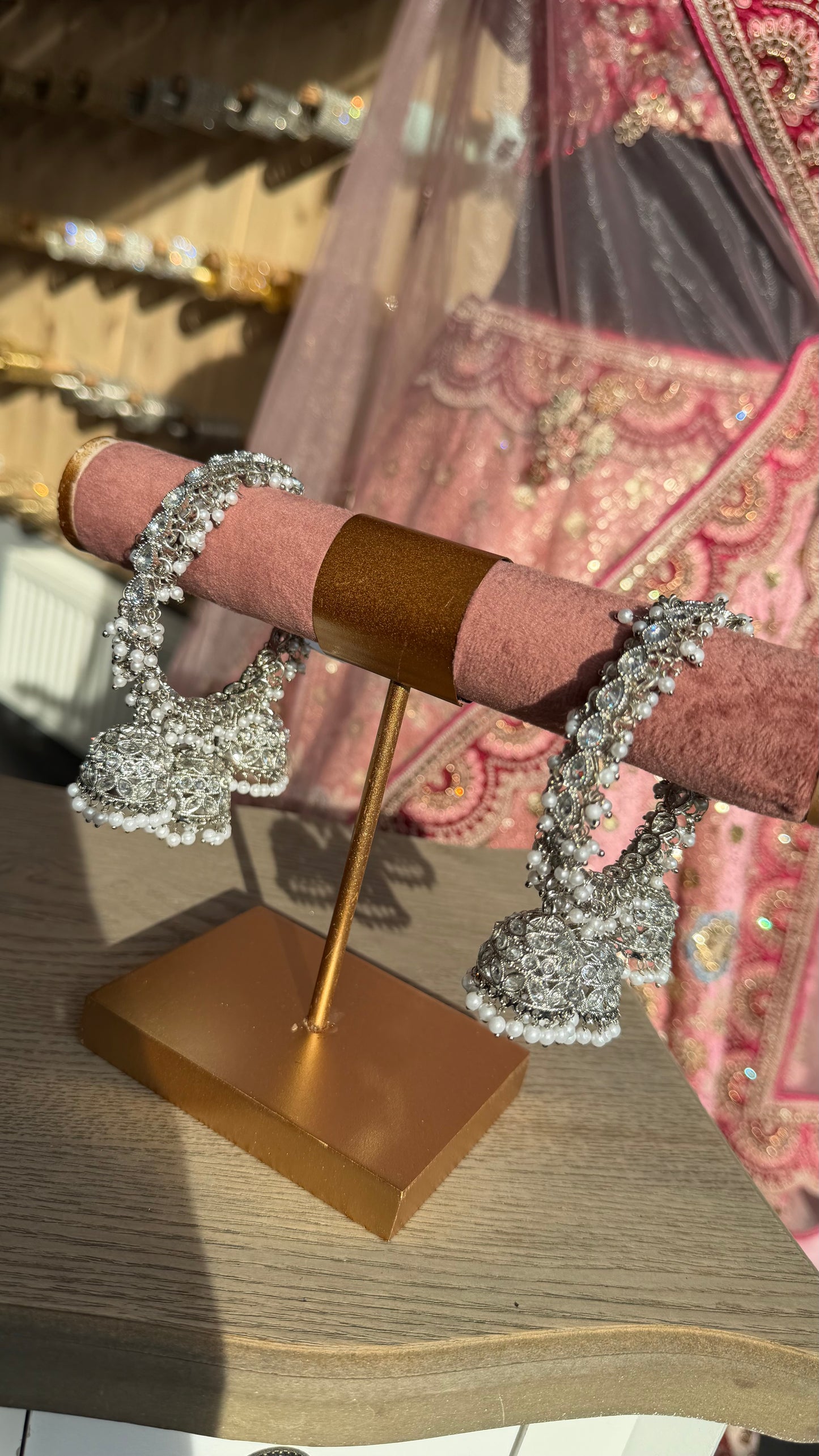 Pearl Jhumki Bangle Set – Zilveren Indiase Armbanden met Parel Hangers