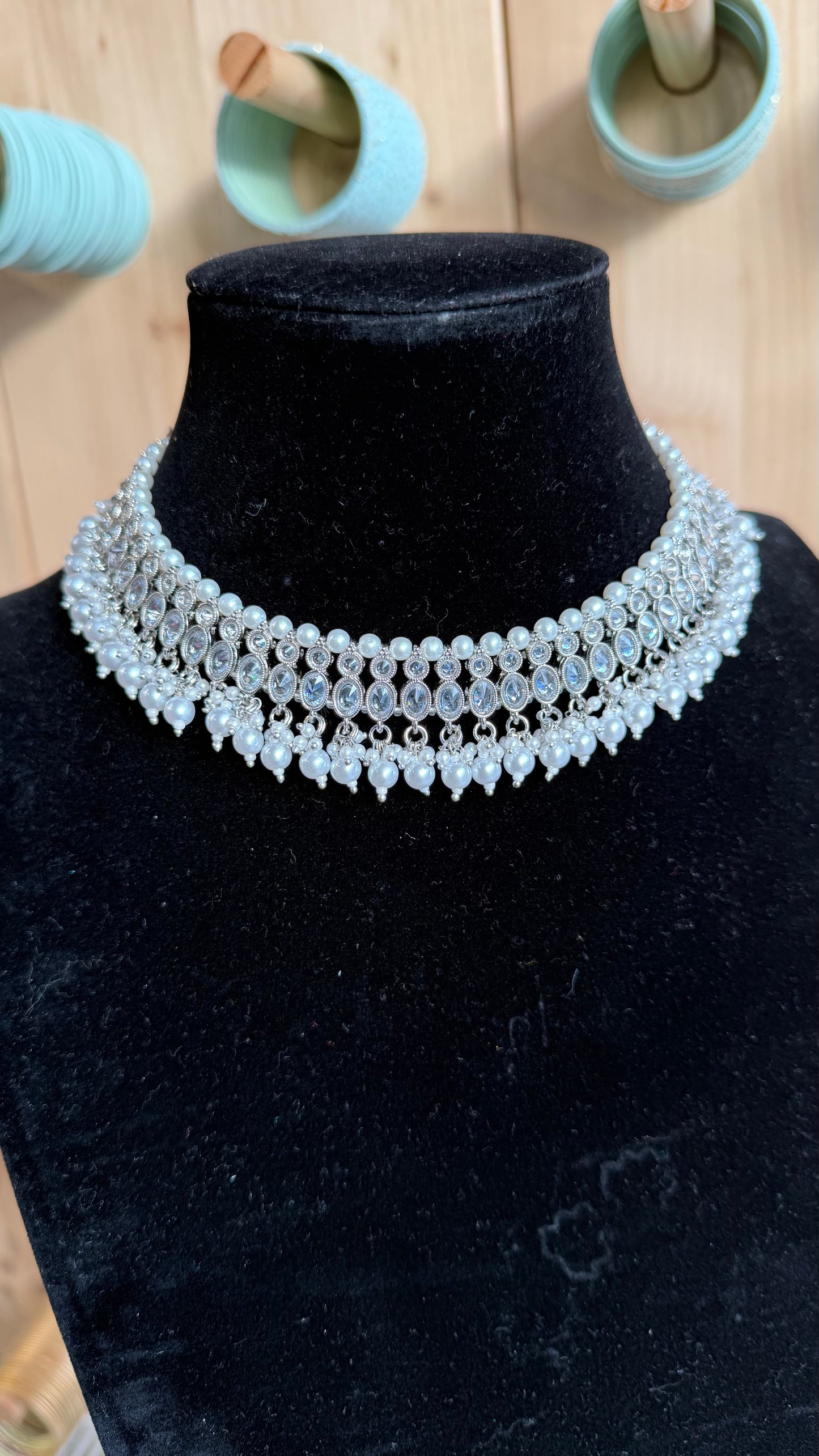 Indiase Parel Choker Set met Jhumka Oorbellen – Elegante Traditionele Sieraden