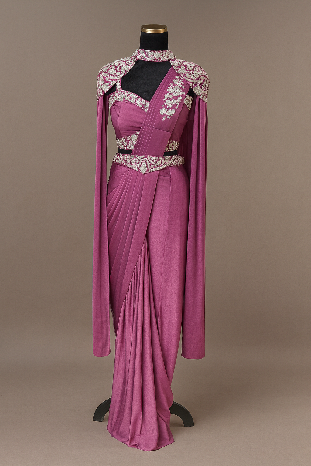 Luxe paarse designer saree met witte borduursels | indiase feestjurk