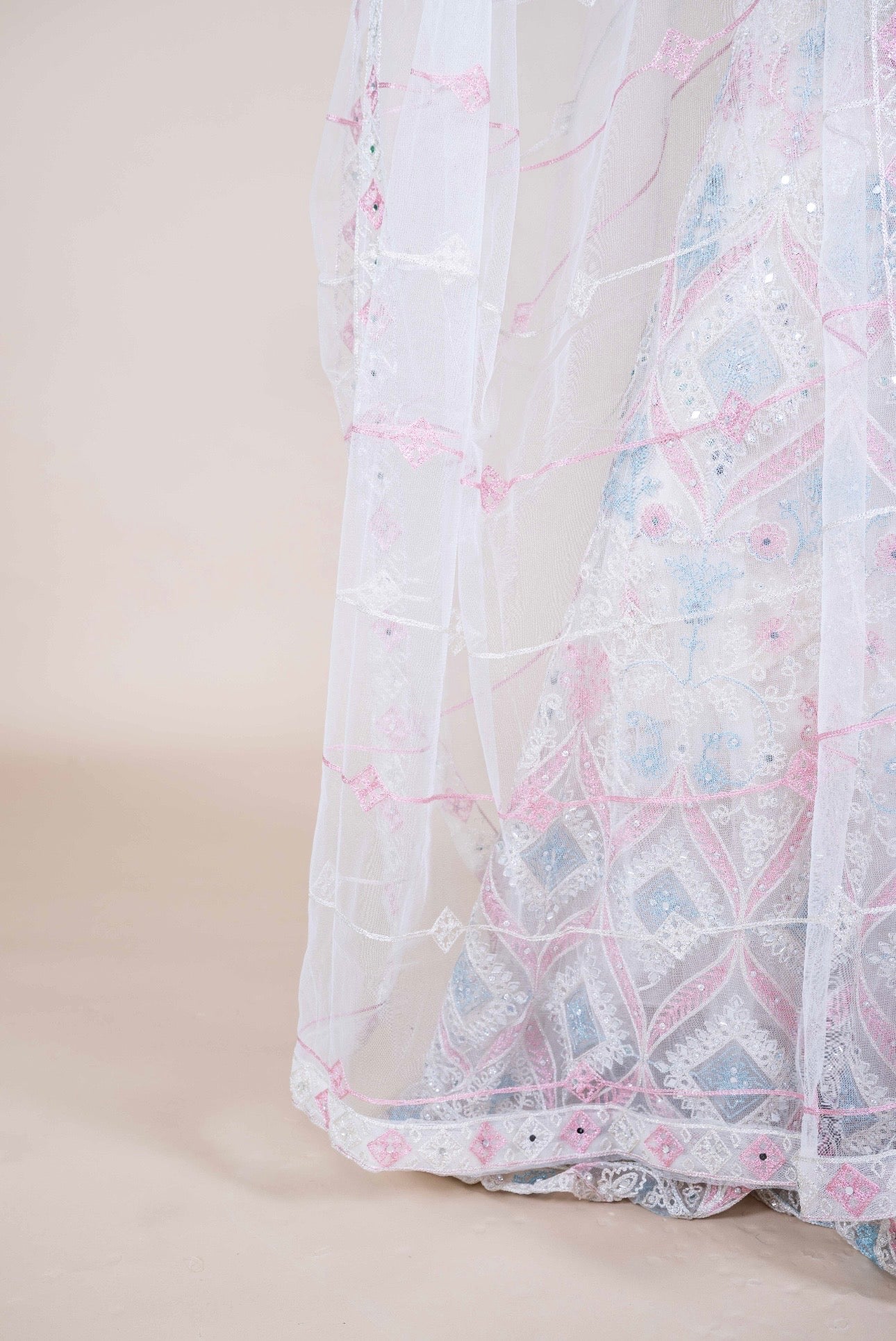 Simpele roze lehenga met spiegels