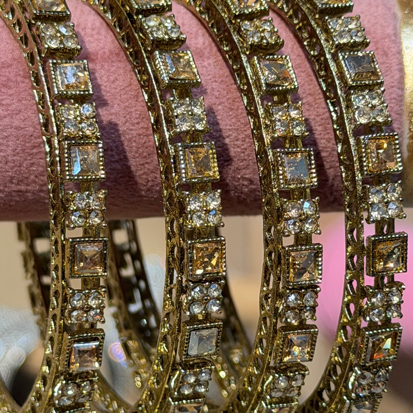 Zara Square Bangles Champagne – Luxe Set van 4 Gouden Armbanden