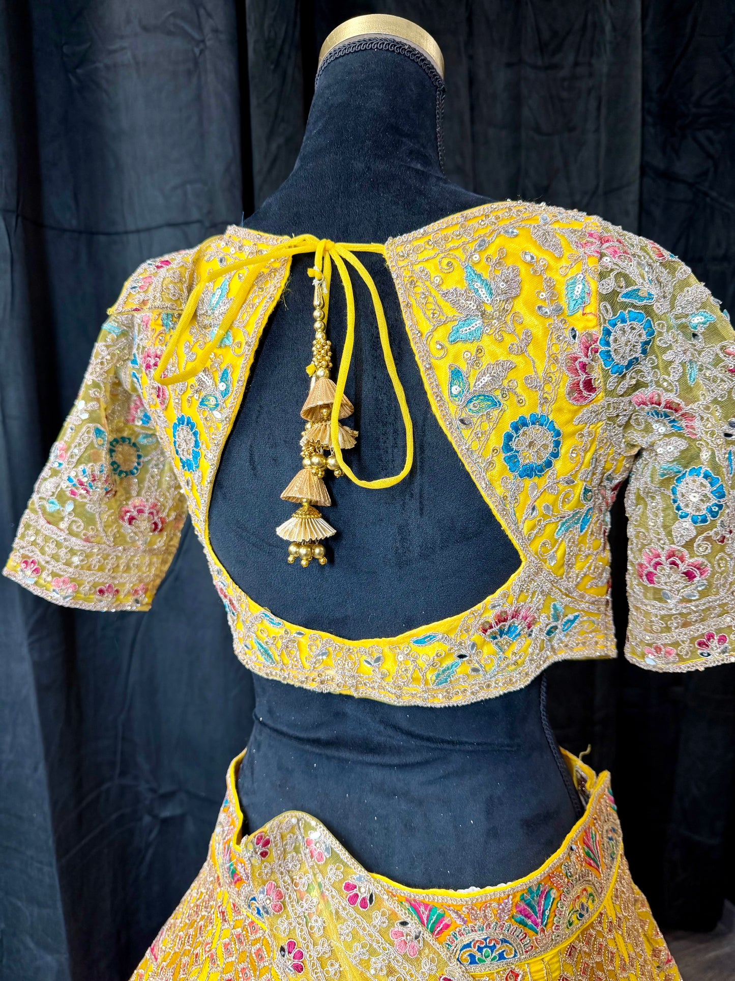 Sunshine Mehndi Lehenga – Geel Multi Embroidery