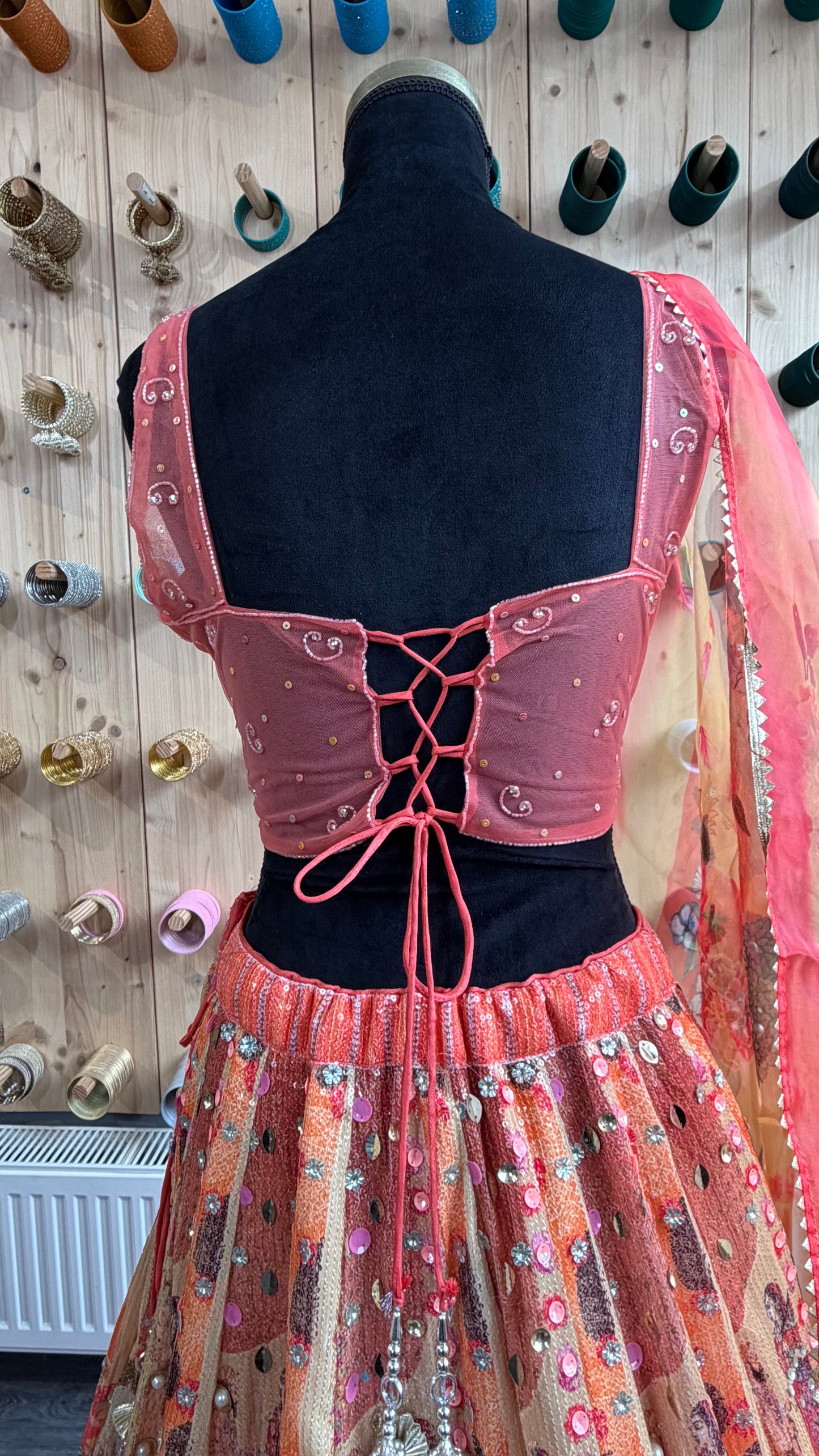 3D Lehenga Fuchsia-Goud – Luxe Traditionele Feestoutfit