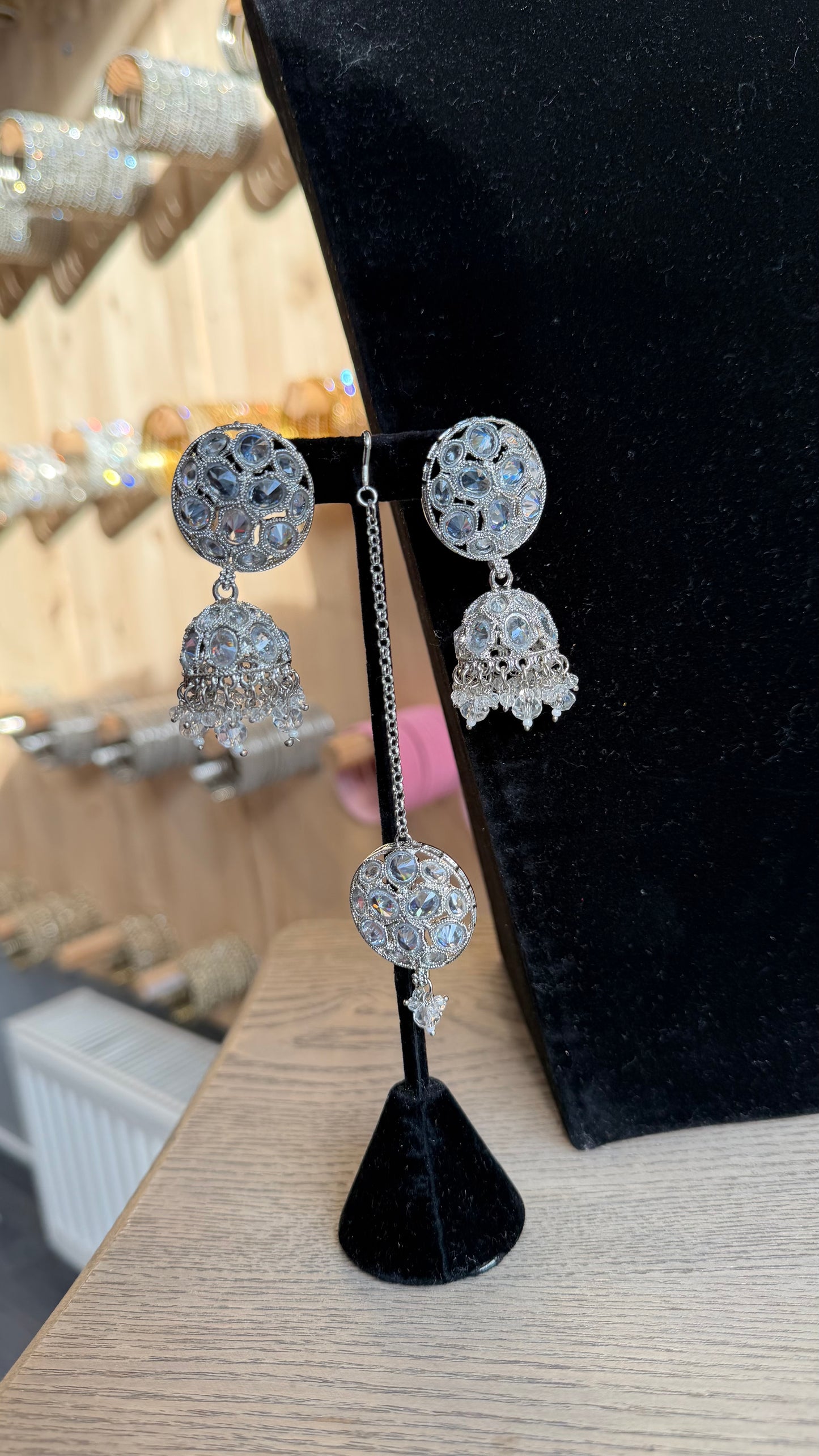 Elegante Indiase Choker Set met Kristallen en Jhumka Oorbellen