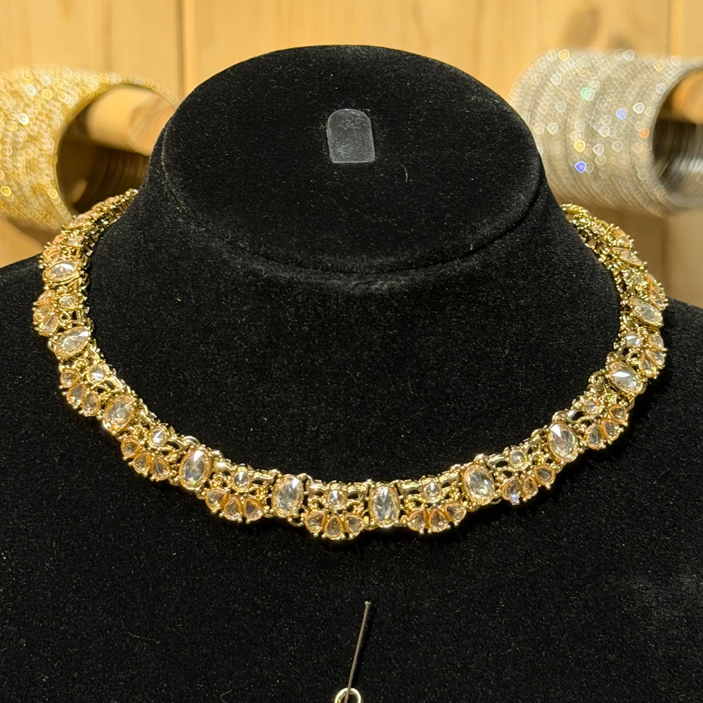 Noor Kundan Choker Set – 3-delige Indiase Bruidssieradenset met Champagne Kundan