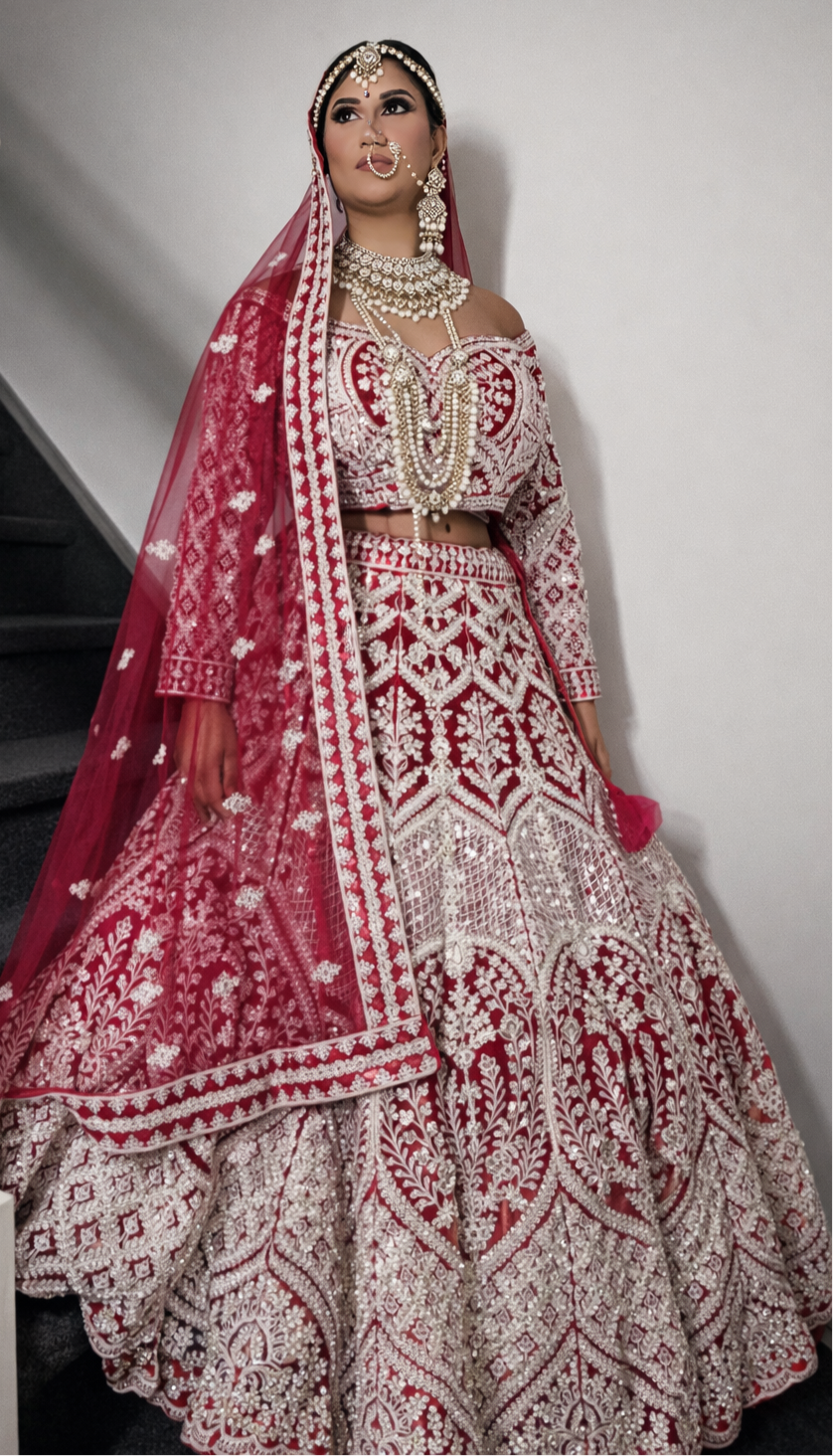 Dieprode Lehenga met Zilver Borduurwerk