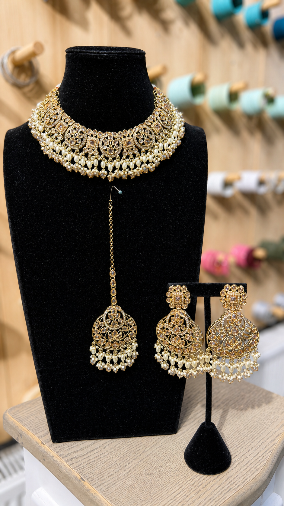 Klassieke Goud Witte Bridal Sieradenset – Luxe Indiase Jewelry