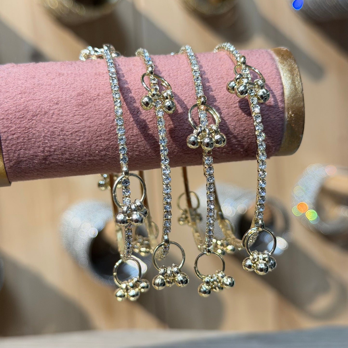 Kashmiri Sparkle Bangle Goud – Luxe Armband met Kristalstenen