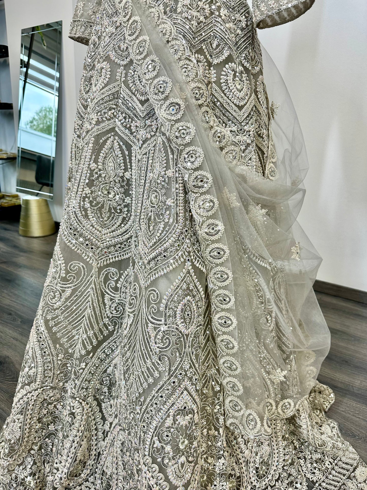 Zilvergrijze crystal lehenga | Moderne Indiase feestjurk dames
