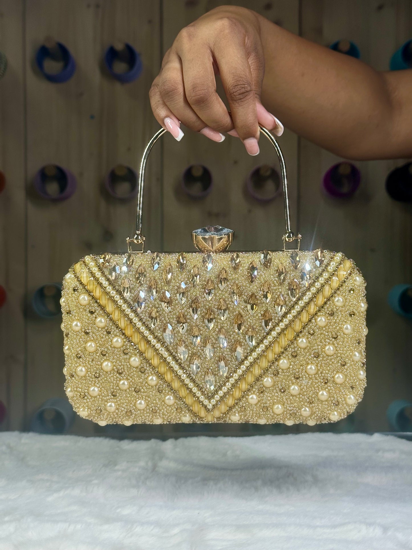 Noor clutch