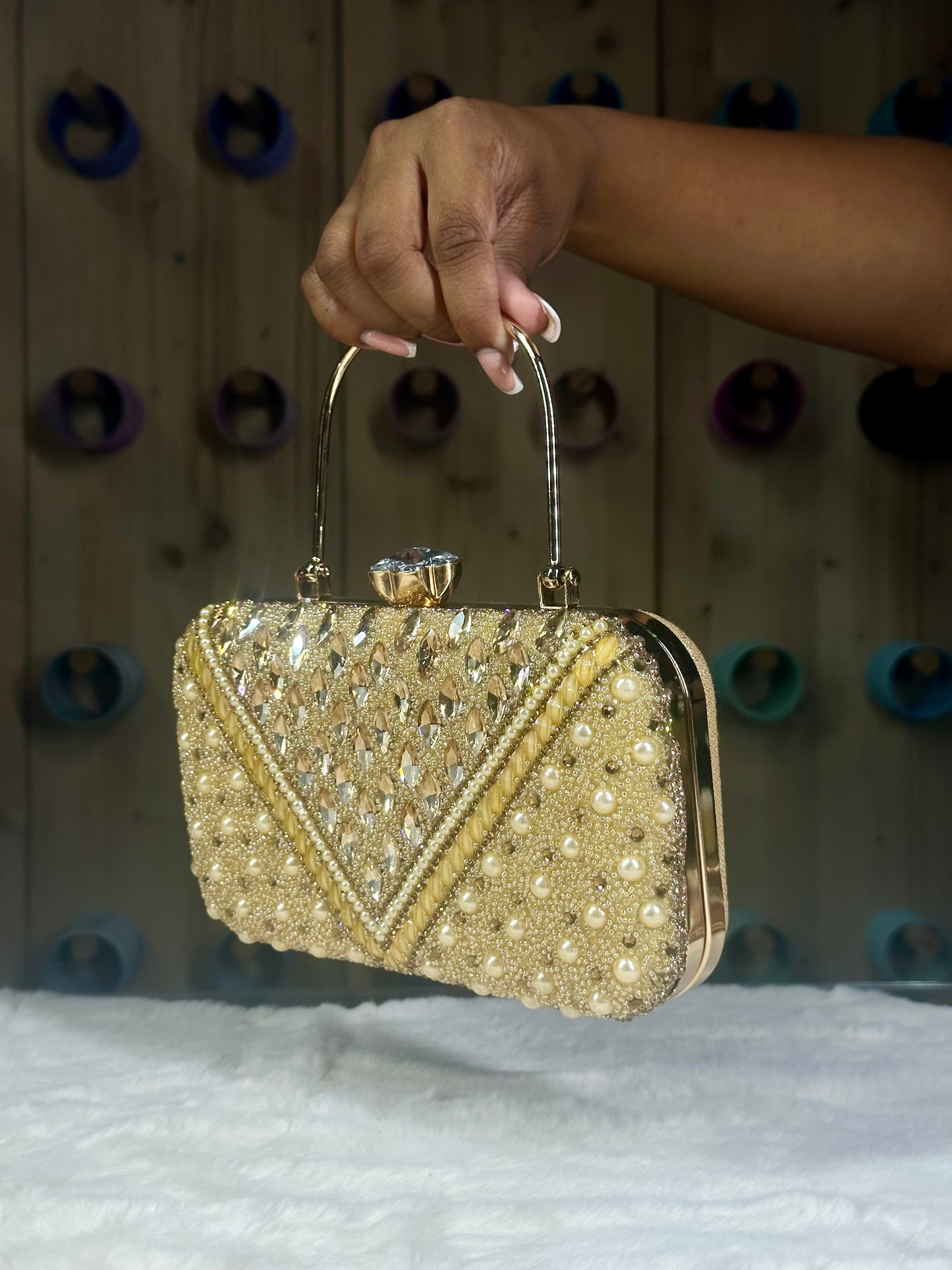 Noor clutch