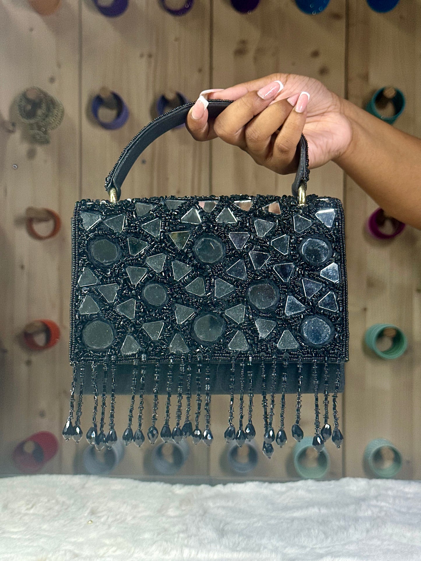 Aaina clutch