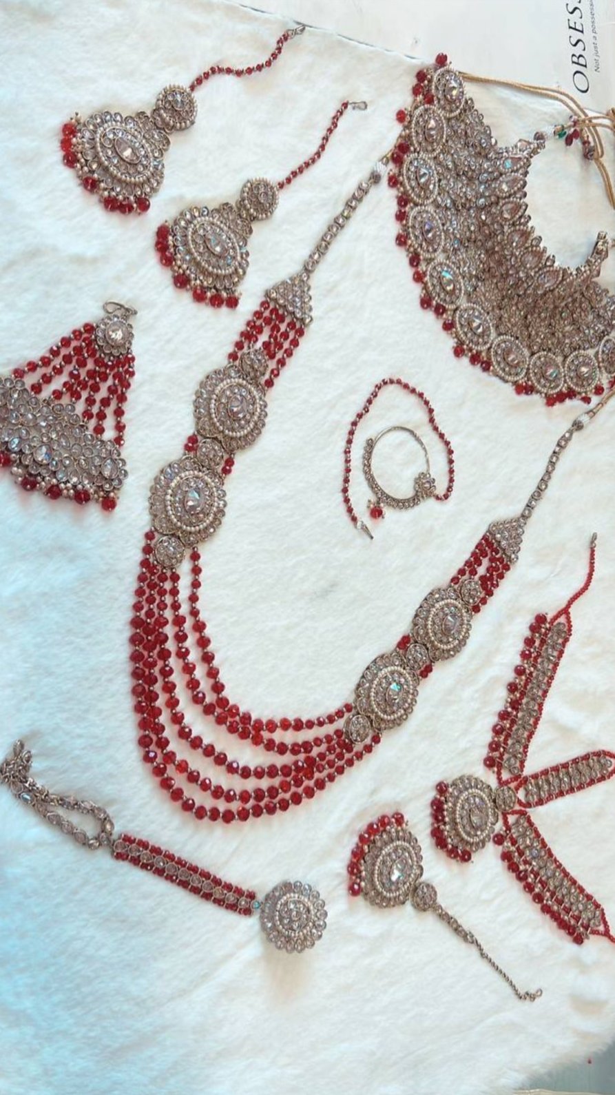 Rood-gouden sieradenset met grote steentjes - Indiase bruids sieraden