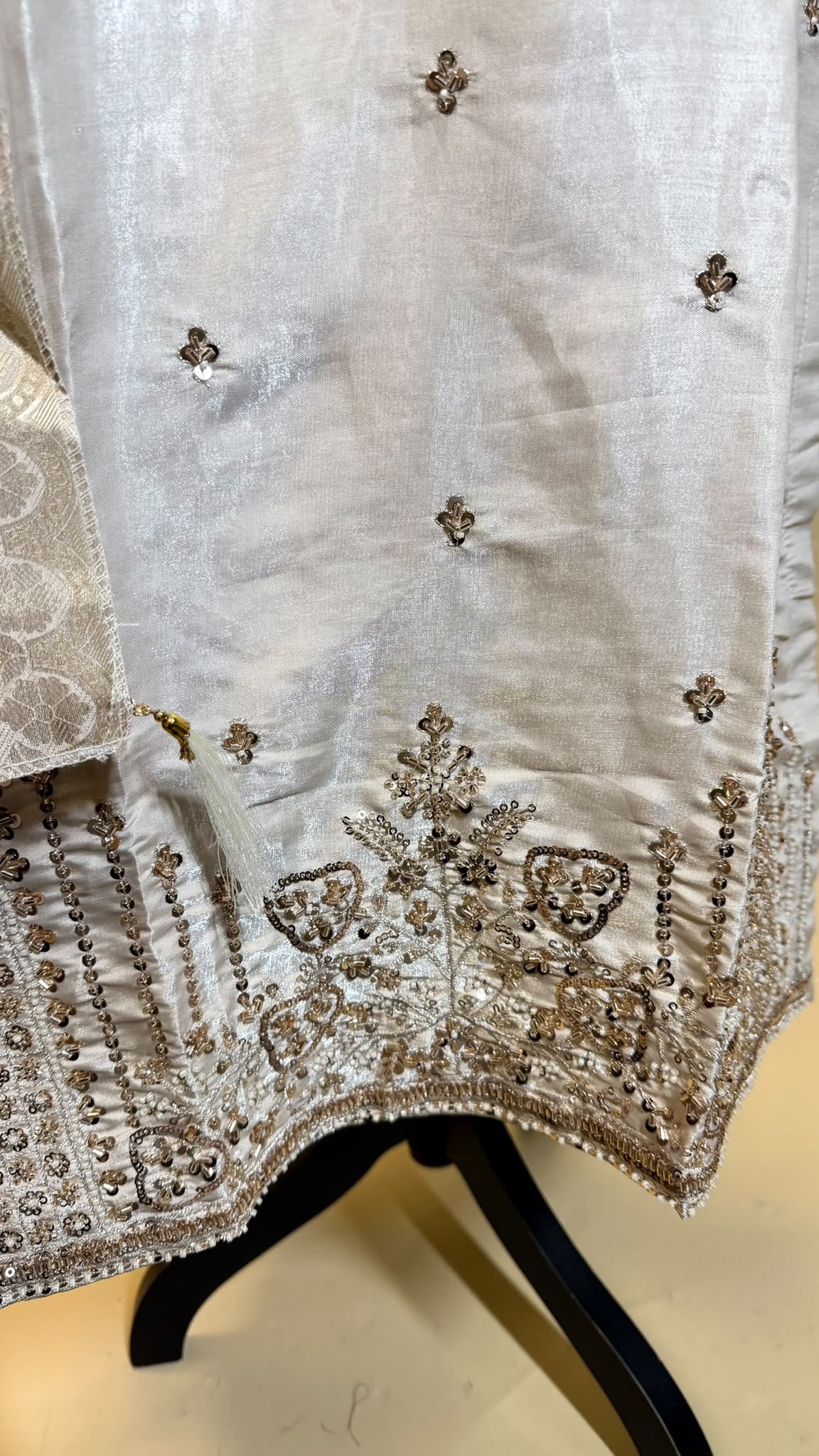 Ivory Blossom Salwar Kameez – Crème met Bloemen Dupatta