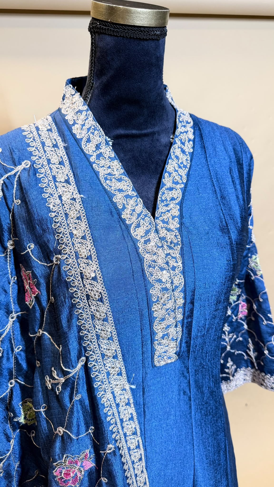 Royal Blue Salwar Kameez – Blauw met Geborduurde Dupatta