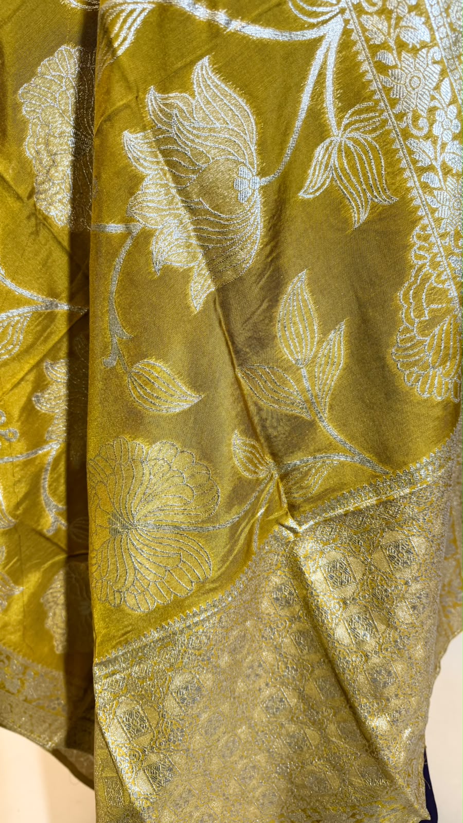Royal Plum Salwar Kameez – Dieppaars met Gouden Dupatta