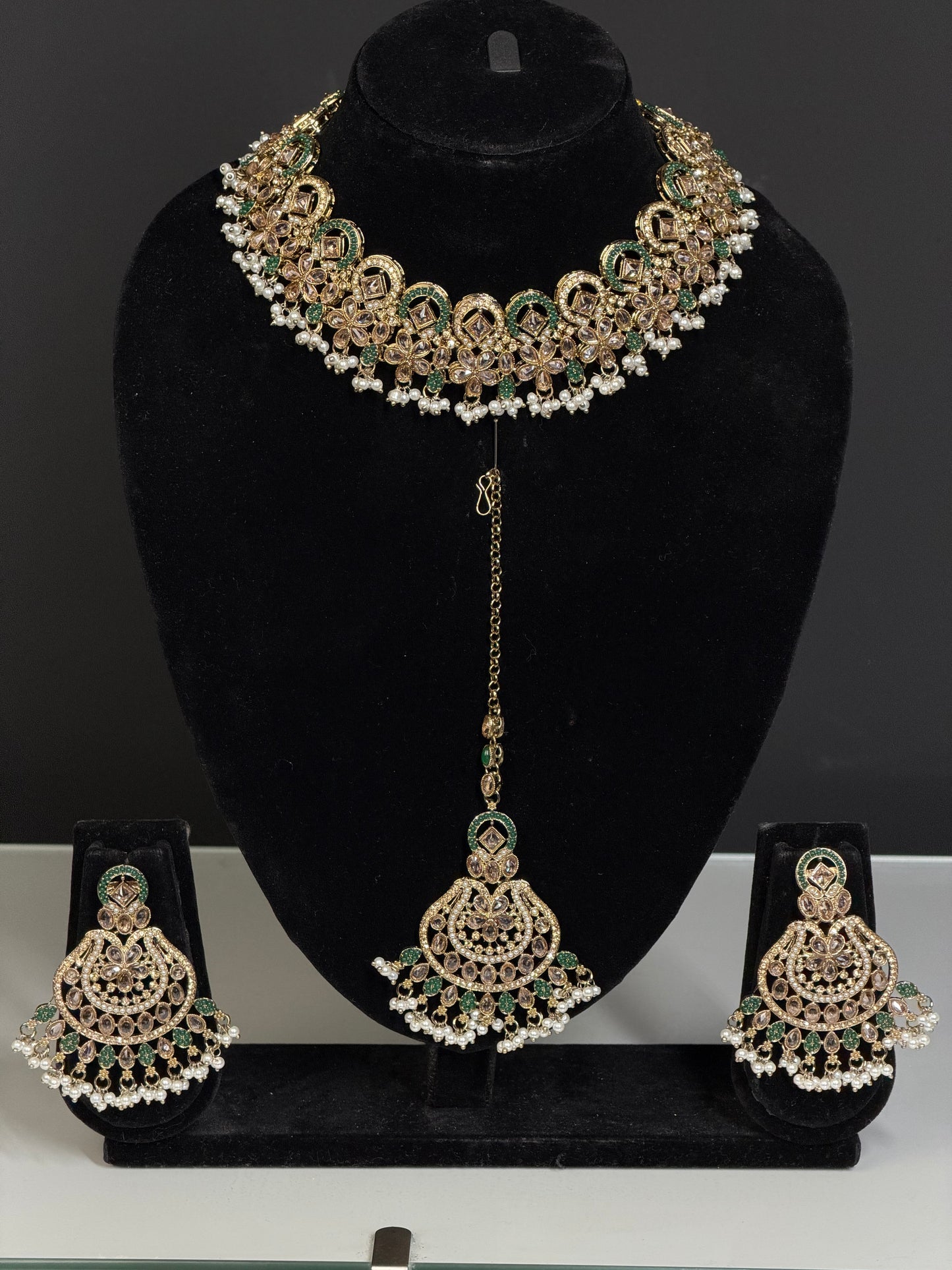 ketting Elegant Uitgewerkte Set met Fijne Steenstructuur