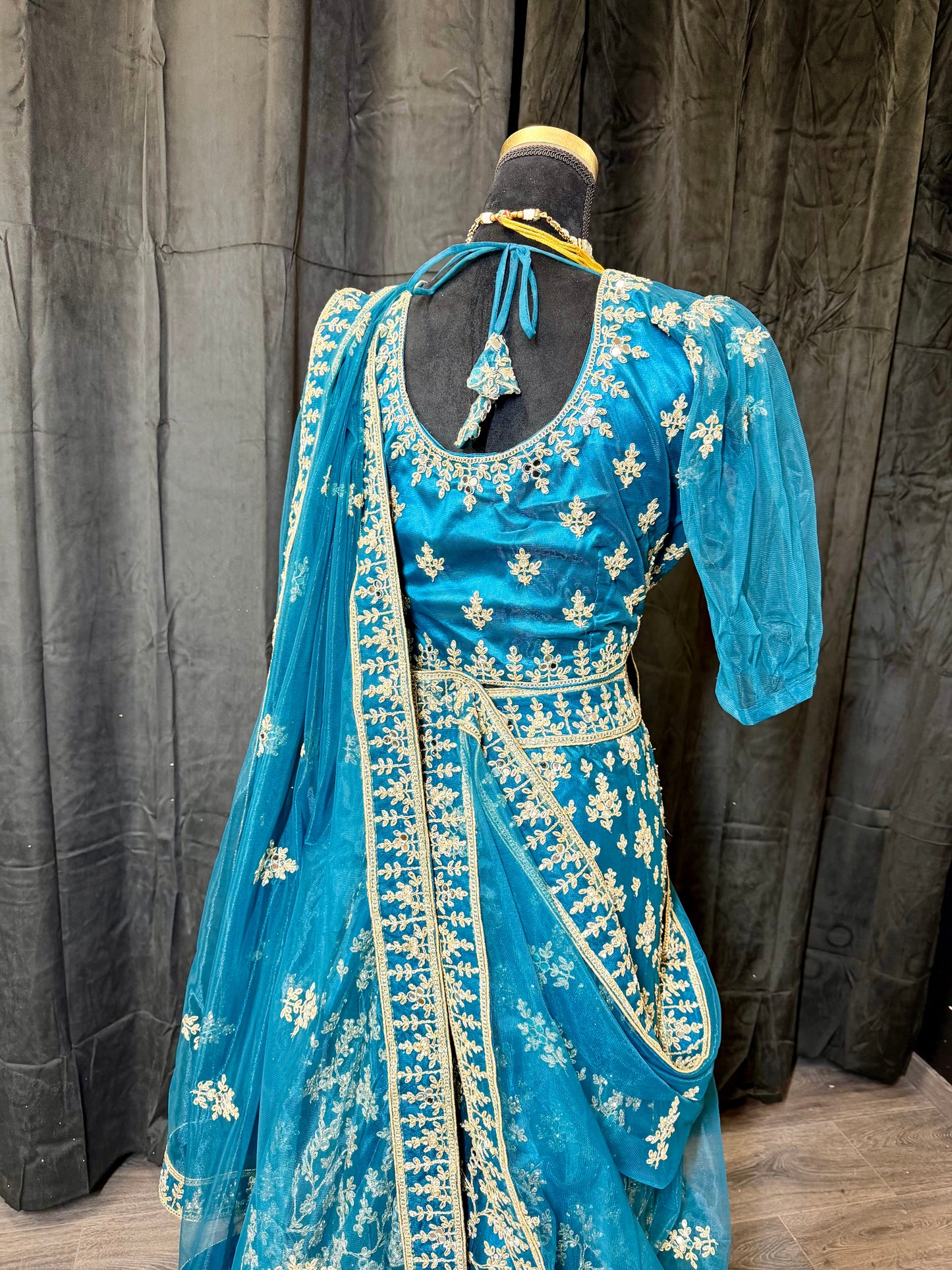 Teal Organza Floral Lehenga – Indiase Feestjurk