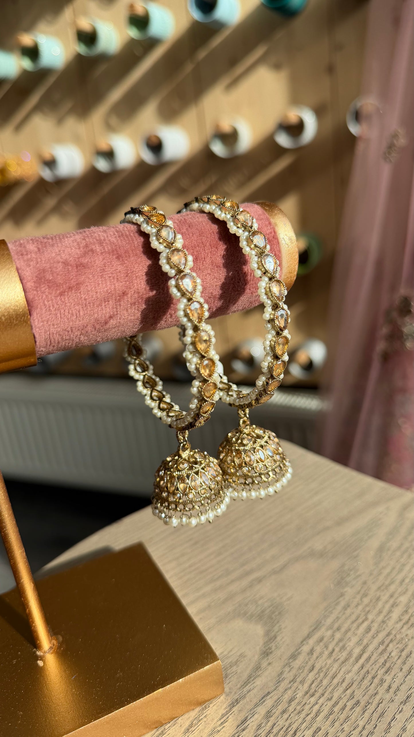 Jhumki Bangle Set met Parels en Teardrop Stenen – Indiase Armbanden (Set van 2)