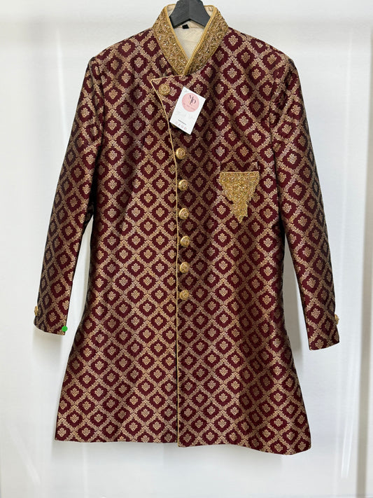 Maroon Sherwani met Goud Brokaat