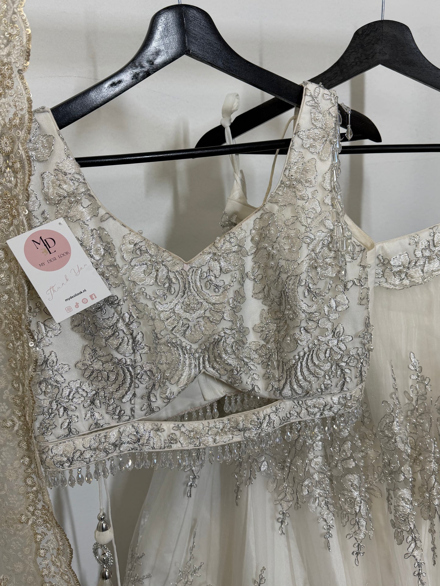 Witte Bridal Lehenga met Zilver Borduurwerk