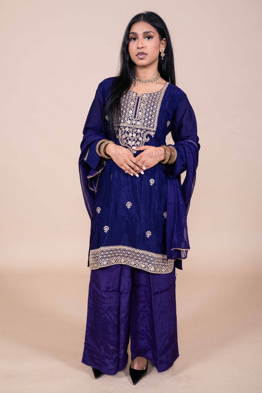 Donkerpaarse Palazzo Set met Goud Borduurwerk – Luxe Indiase Outfit