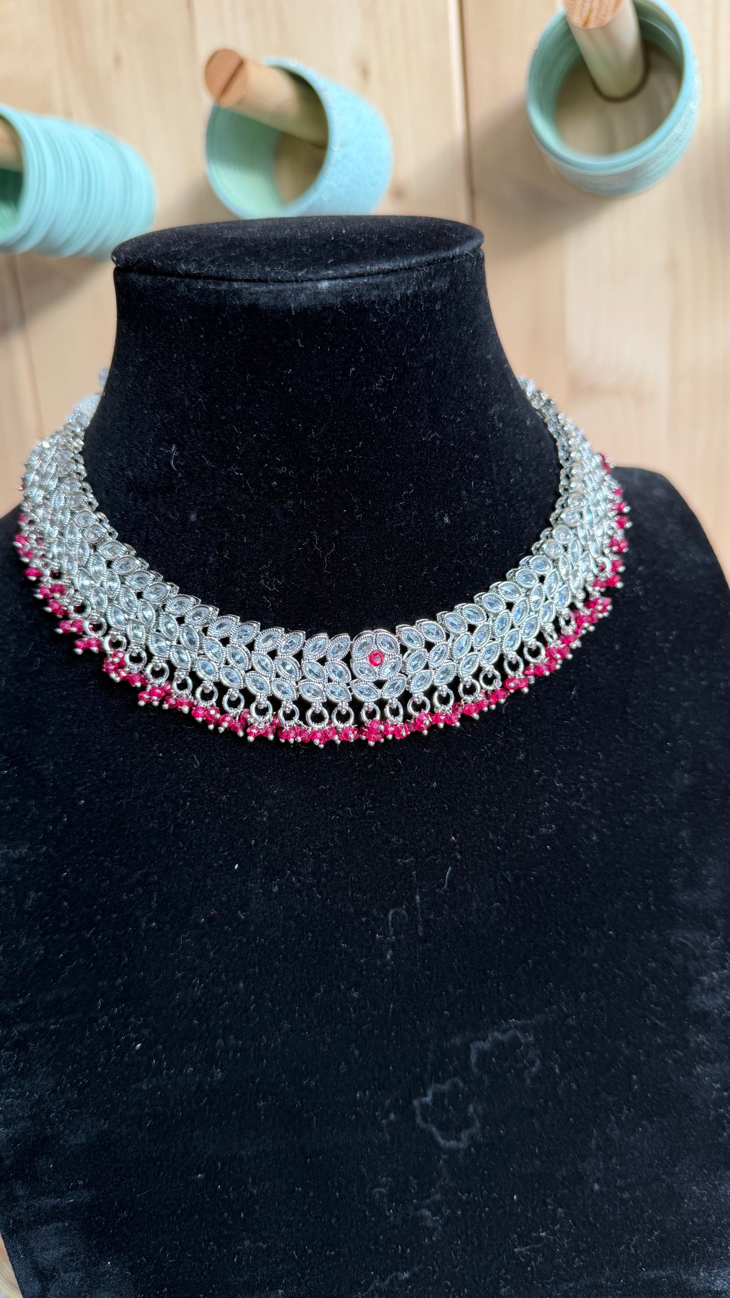 Donker Roze Indiase Choker Set met Jhumka Oorbellen – Bollywood Jewelry