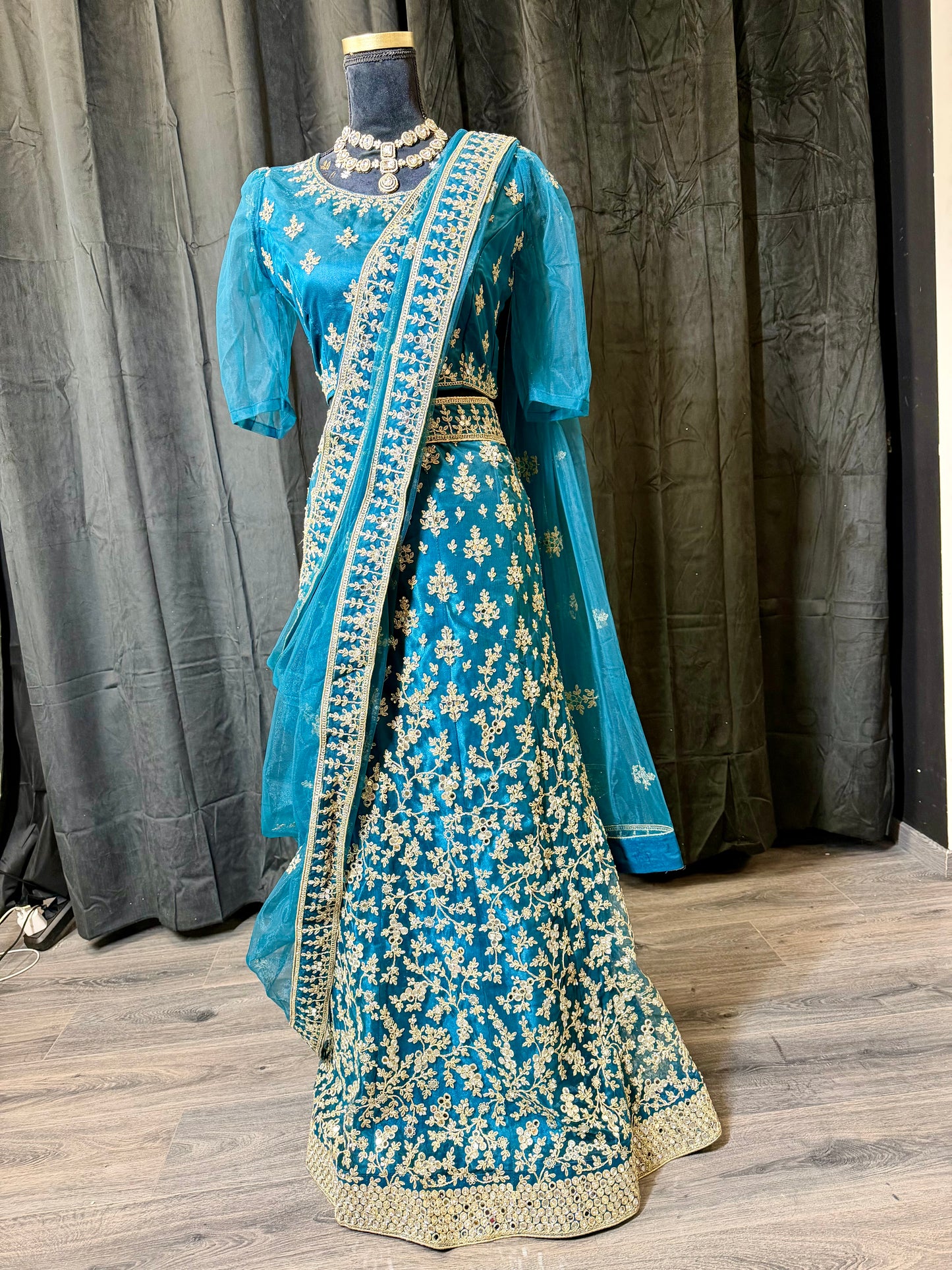 Teal Organza Floral Lehenga – Indiase Feestjurk