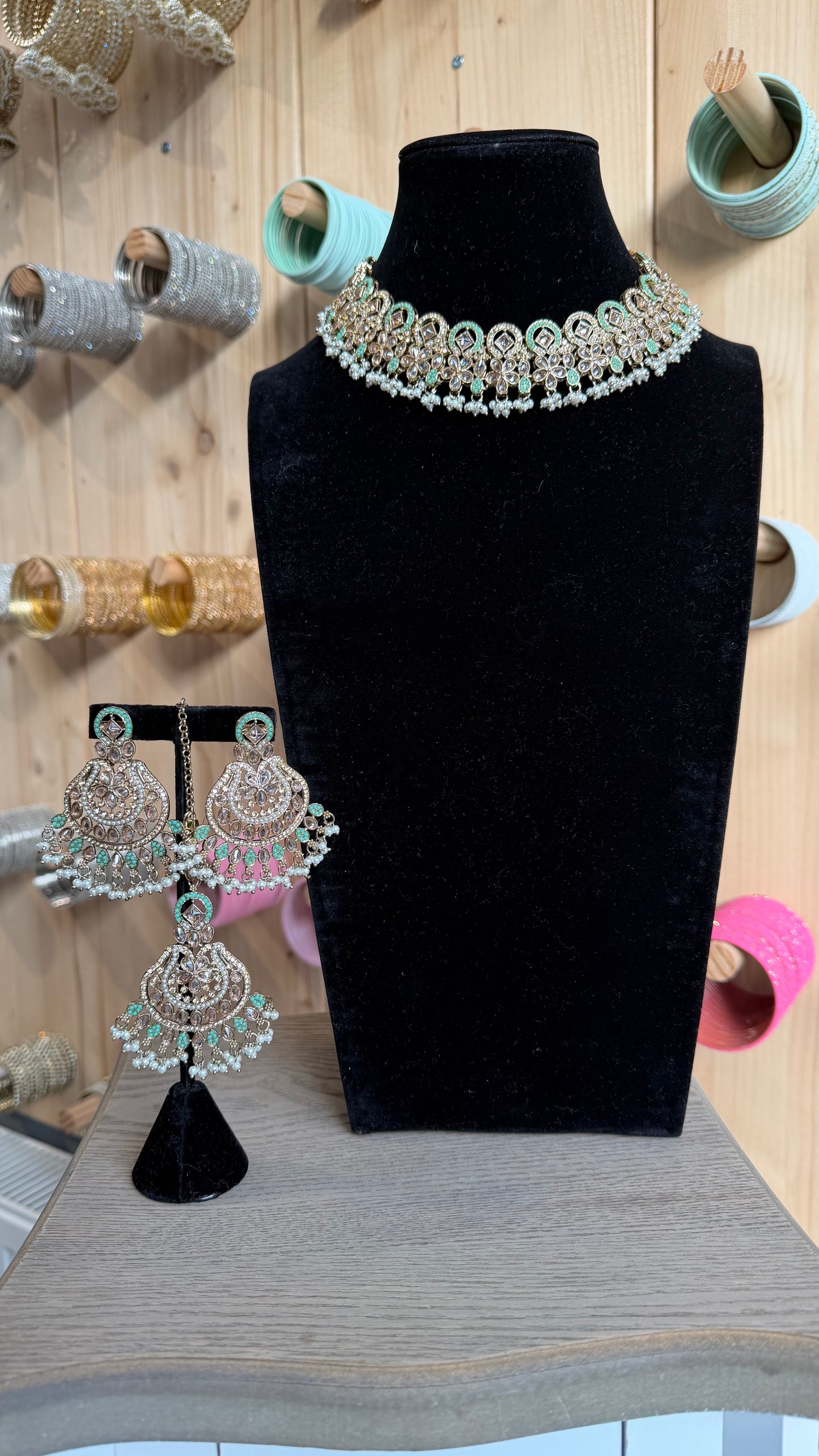 ketting Elegant Uitgewerkte Set met Fijne Steenstructuur