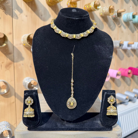 Eshal Emerald Kundan Choker Set – Luxe 3-delige Groene Sieradenset