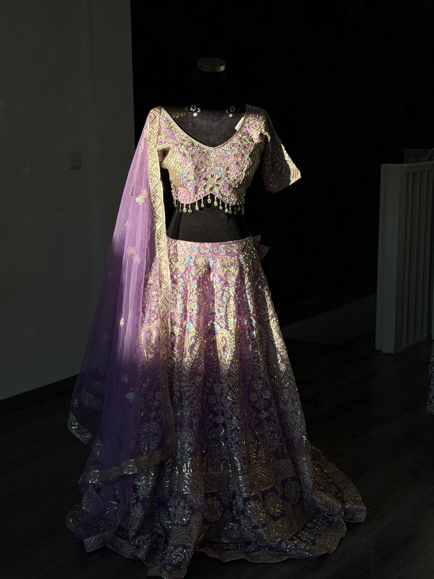 Lila Lehenga met Goud Borduurwerk