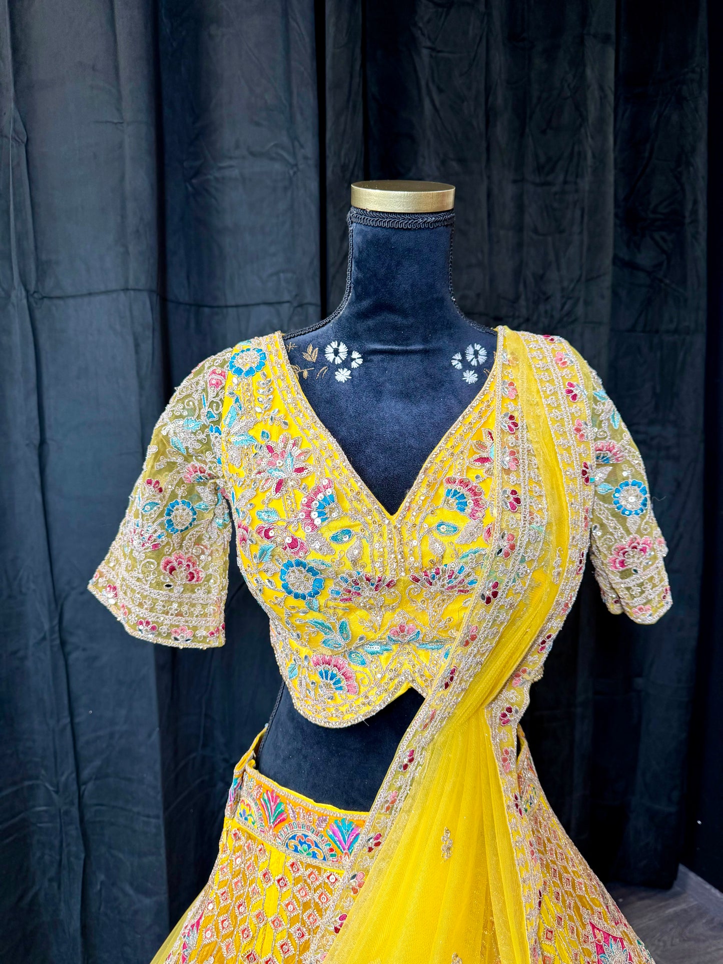 Sunshine Mehndi Lehenga – Geel Multi Embroidery