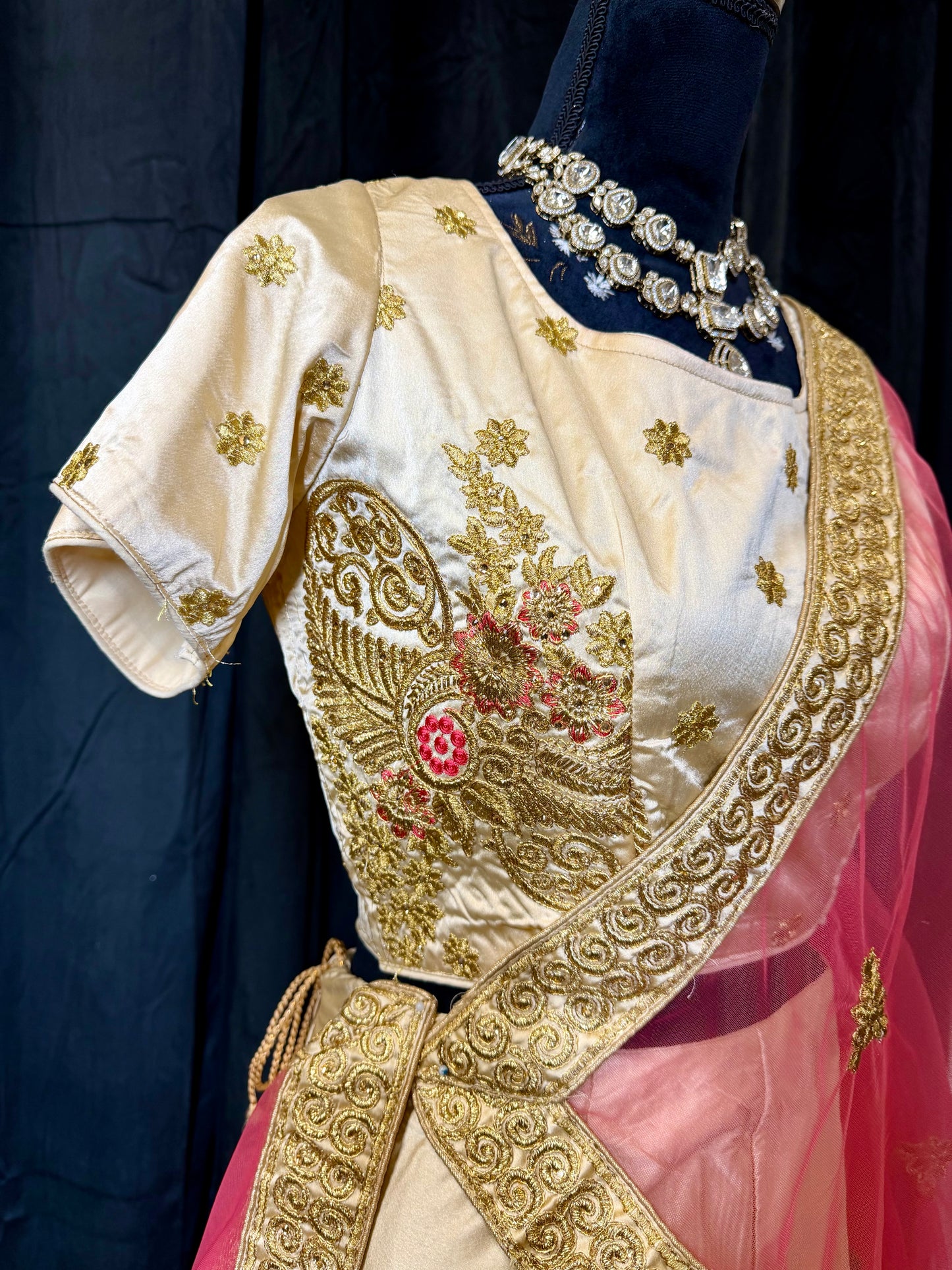 Gold & Pink Classic Silk Lehenga – Indiase Feestjurk