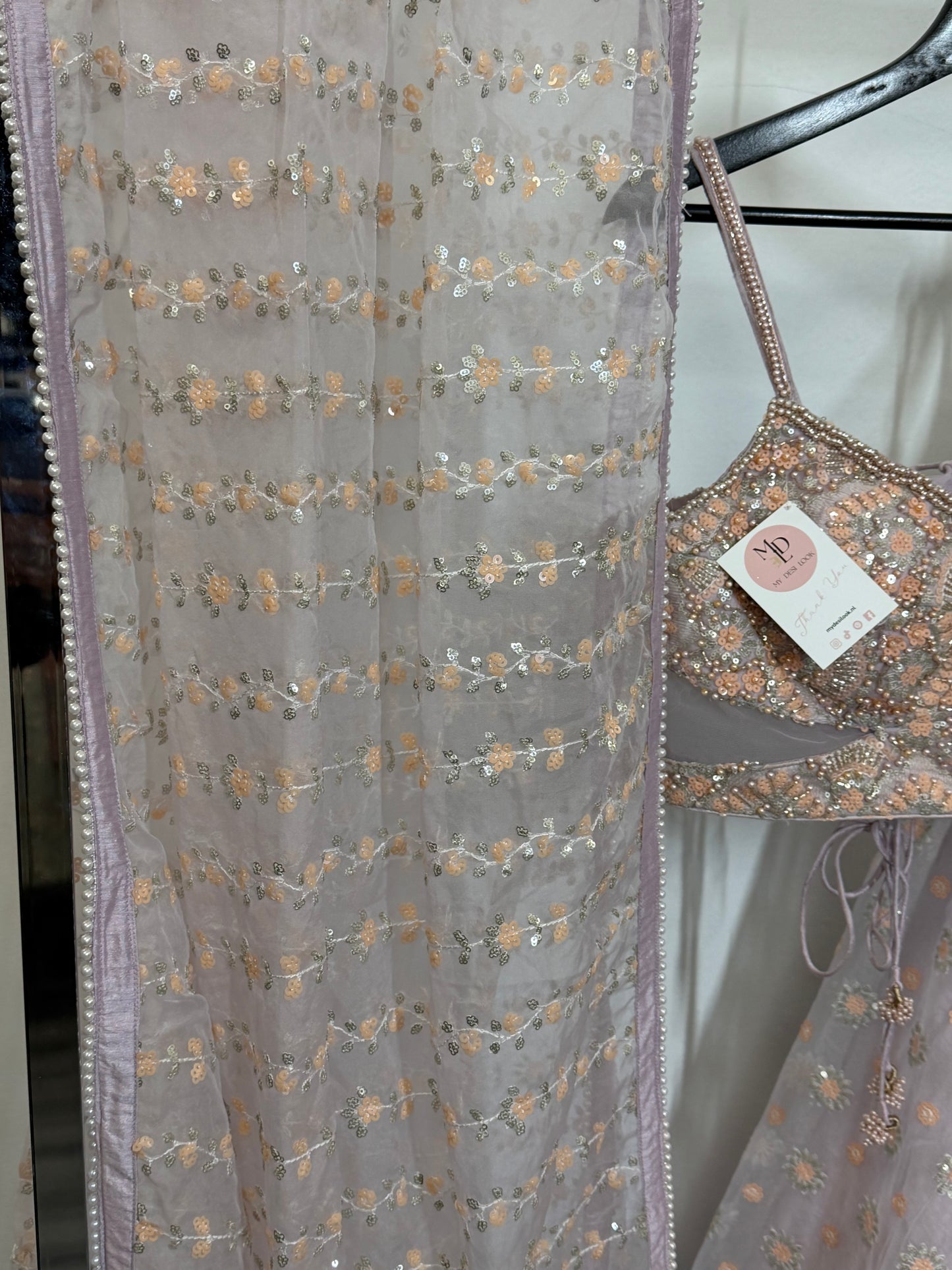 Lavender Peach Embroidered Lehenga – Subtiel & Romantisch