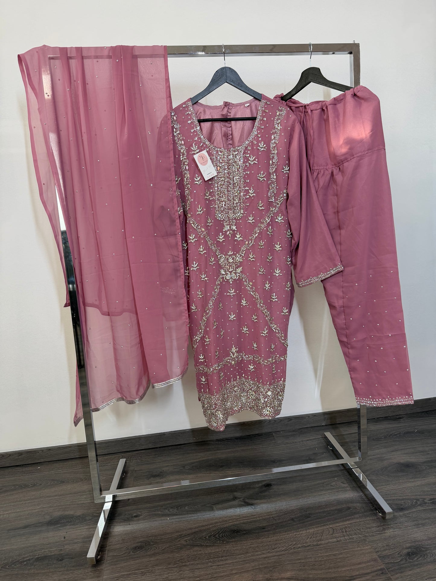 Mauve Anarkali Set met Steentjes & Dupatta