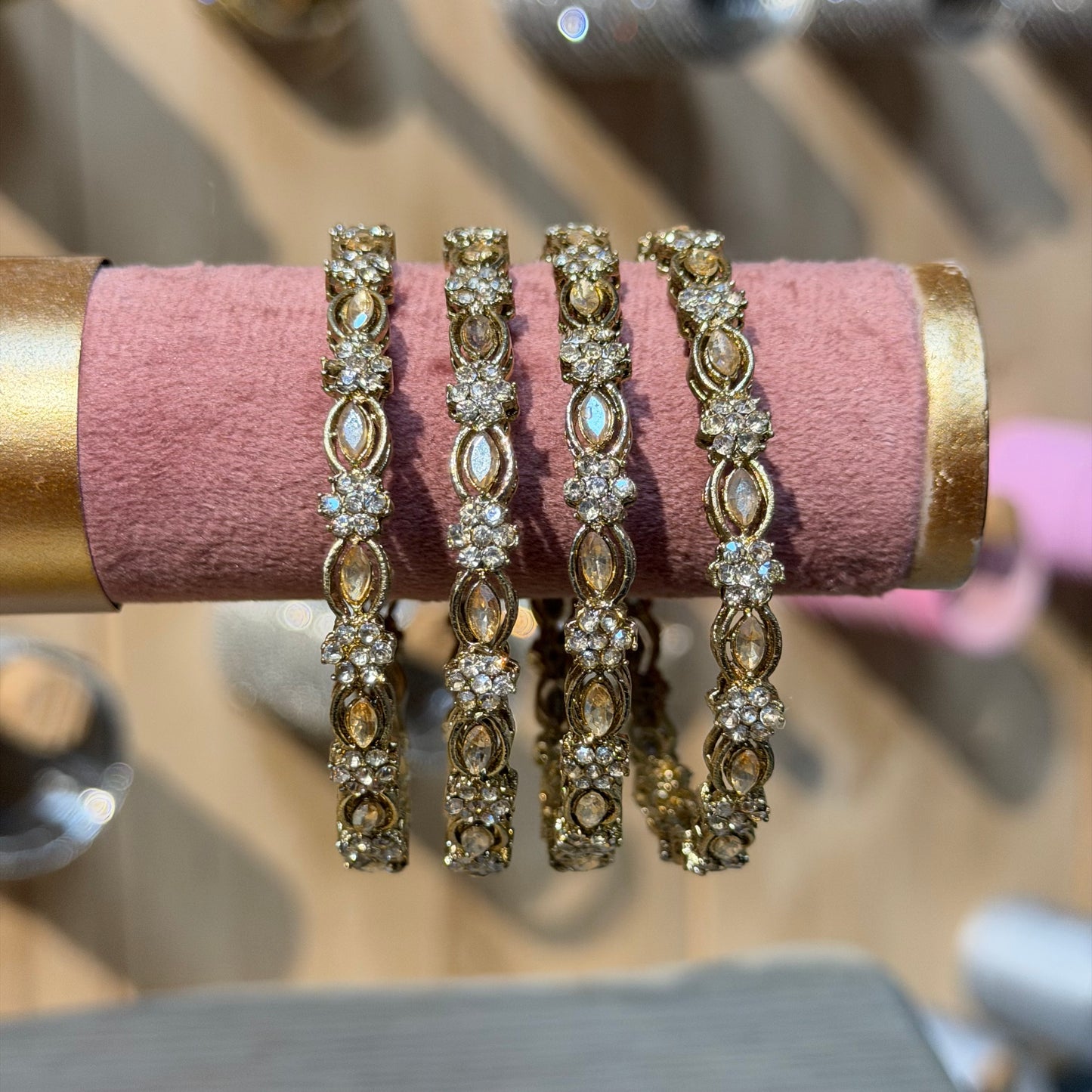 Noor Floral Bangles Champagne – Luxe Set van 4 Armbanden met Kristallen