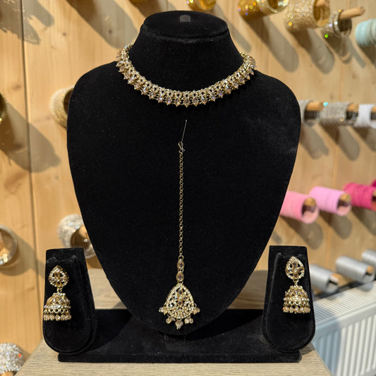 Inaya Noor Kundan Choker Set – Traditionele 3-delige Sieradenset