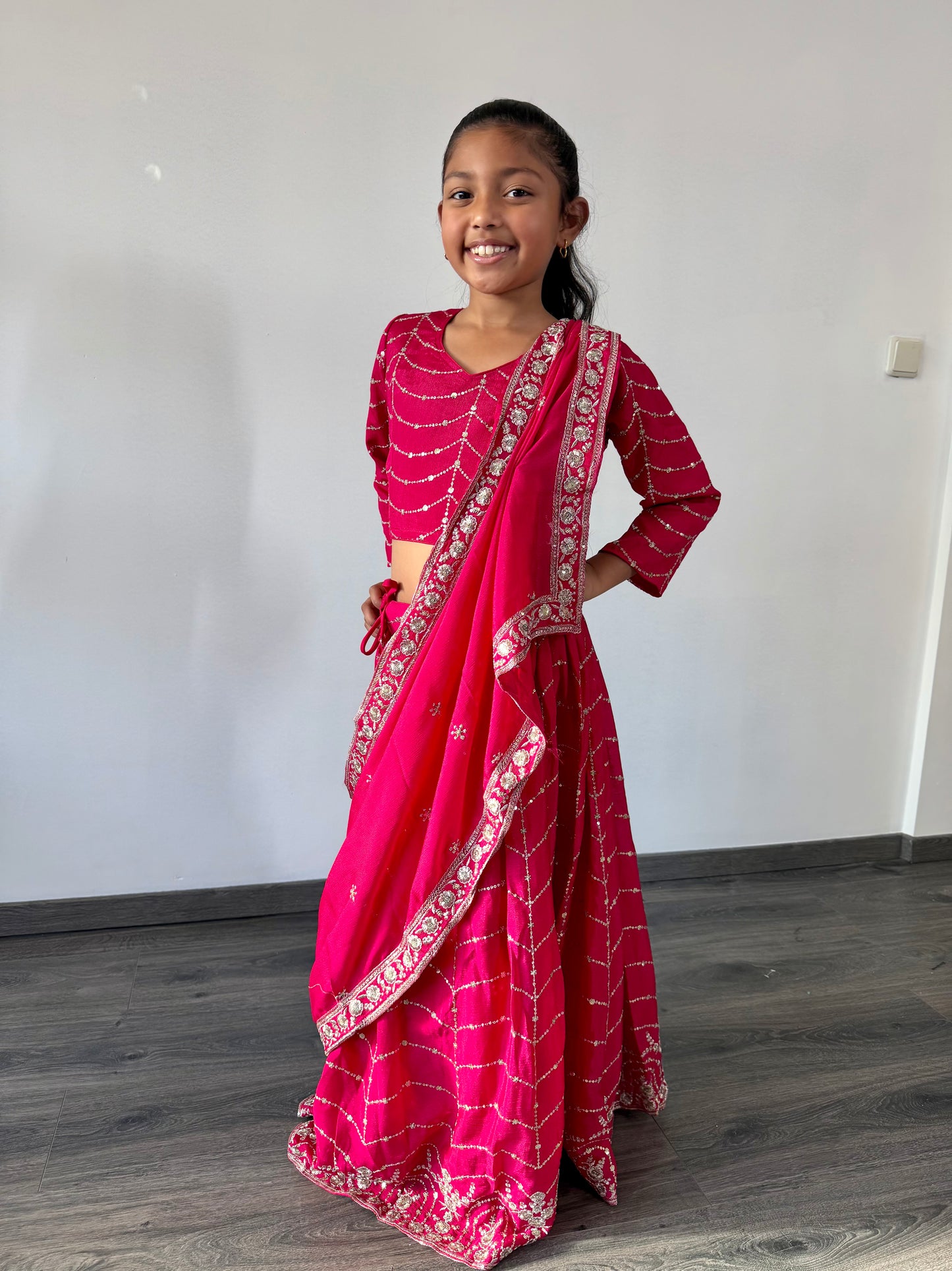 Rode Lehenga met Gouden Accenten