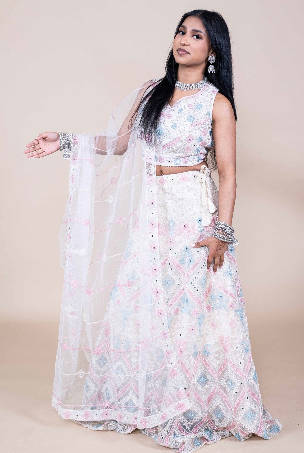 Simpele roze lehenga met spiegels