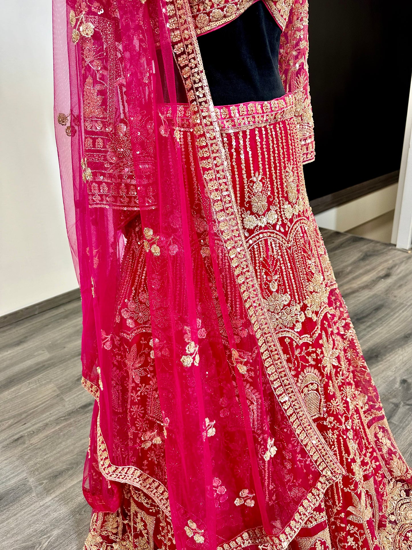 Fuchsia roze heavy party wear lehenga | Luxe Indiase feestjurk dames