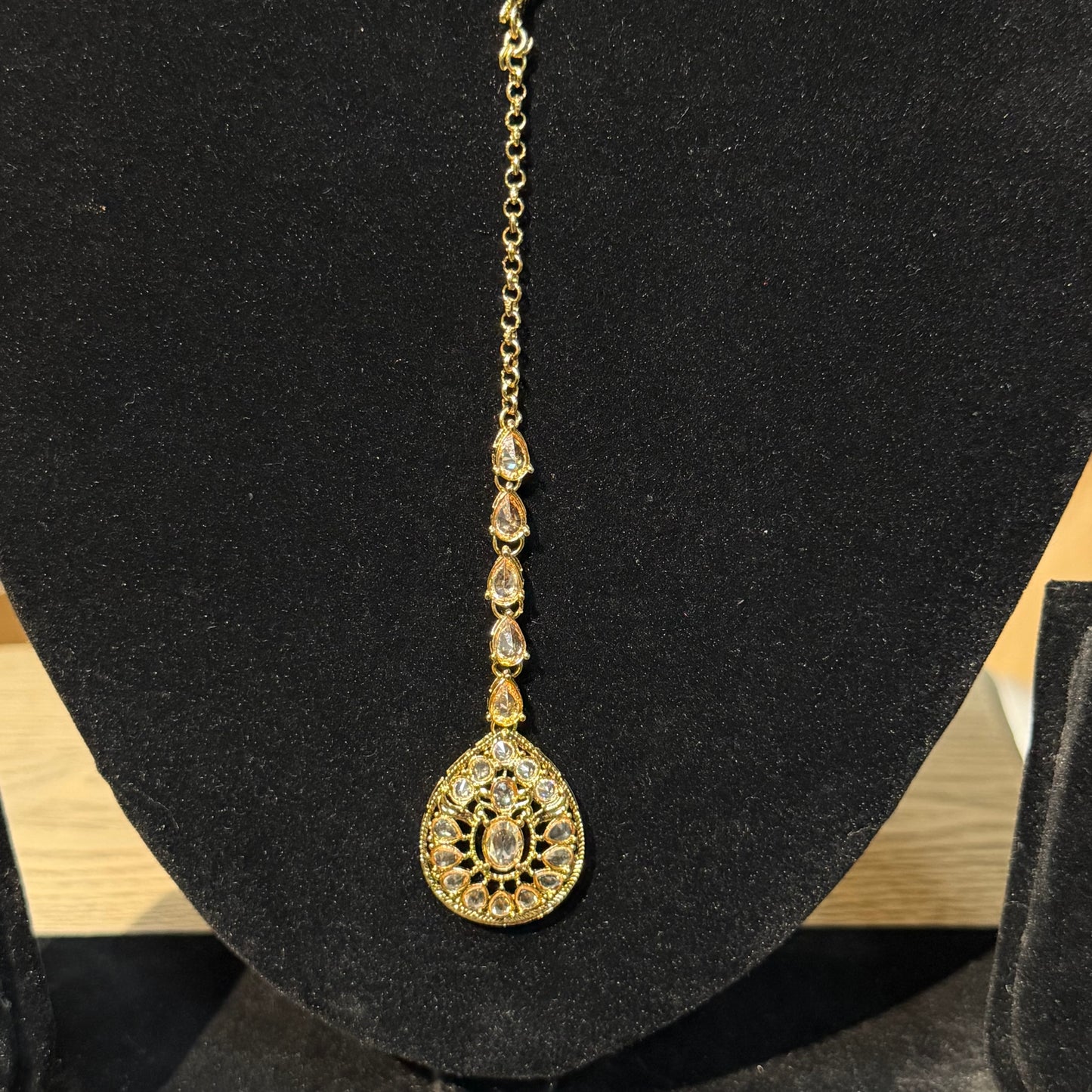 Noor Kundan Choker Set – 3-delige Indiase Bruidssieradenset met Champagne Kundan