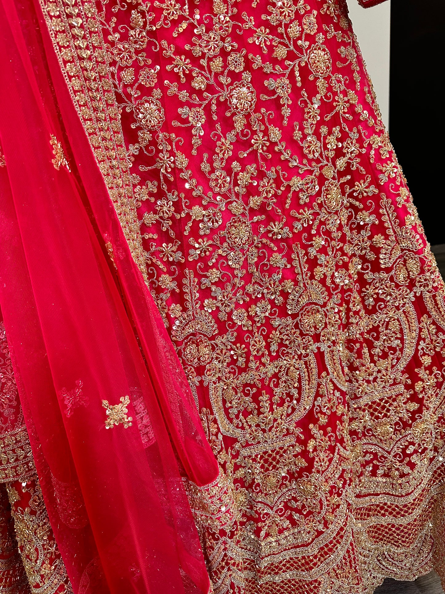 Heavy party lehenga met goudborduursel | Indiase feestjurk dames