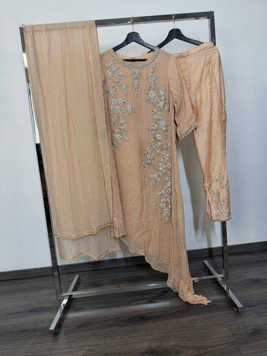 Nude Straight-Cut Suit met Zilveren Embroidery Salwar