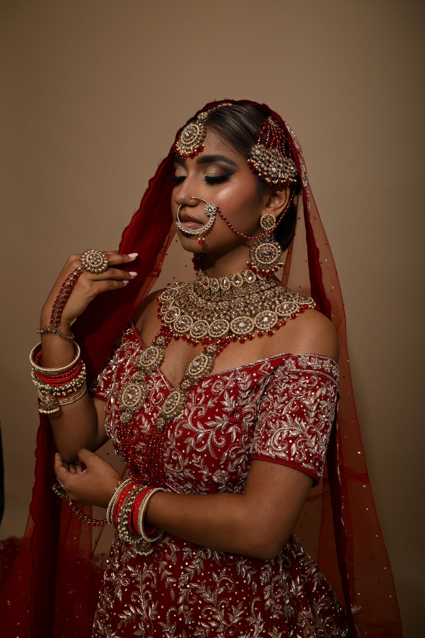 Rood-gouden sieradenset met grote steentjes - Indiase bruids sieraden